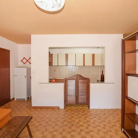 Nice In Pierre With 1 Bedrooms And Wifi 圣皮埃尔